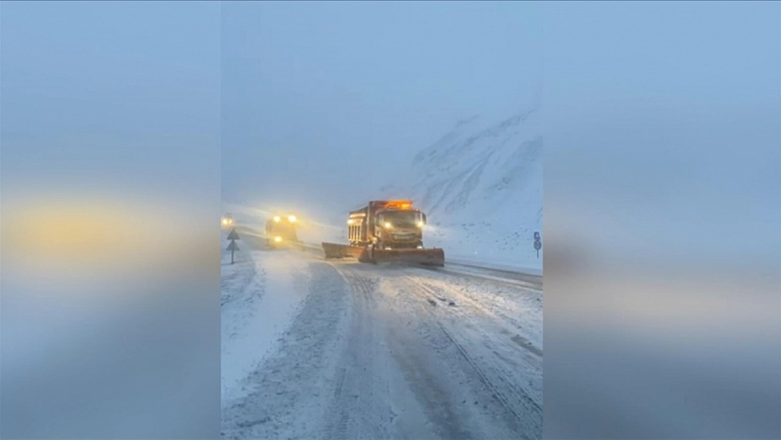 Malatya'dan yola çıkacaklar dikkat! Kar bir güzergâhı daha kapattı!