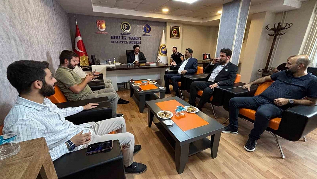 Birlik Vakfı'nı ziyaret eden Boyraz'dan tek adam çıkışı