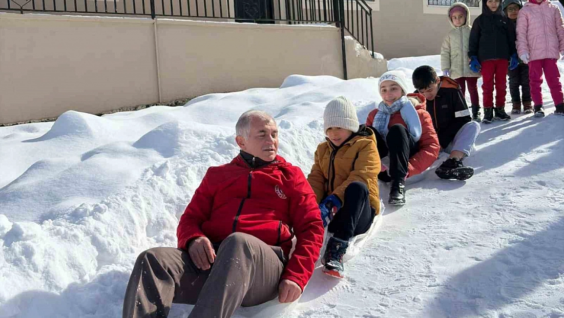 Malatya'da gençler karın tadını çıkardı