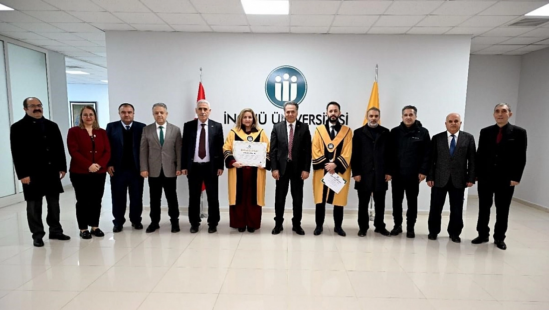 İnönü Üniversitesi’nde akademisyenler cübbe giydi