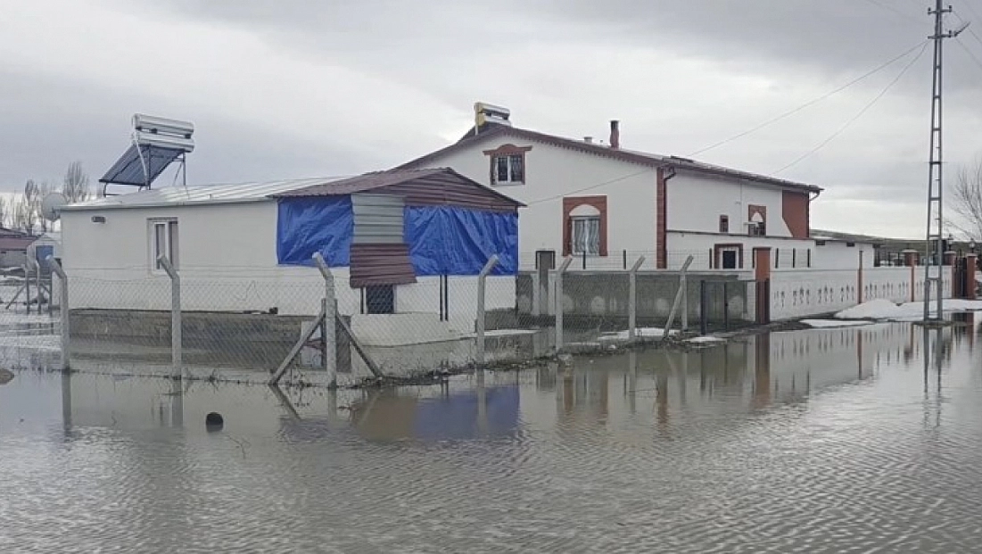 Sağanak yağış hayatı felç etti!