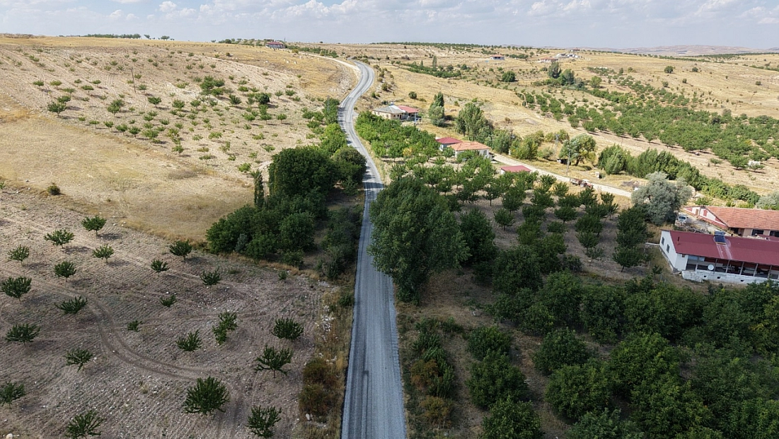 Yazın toz, kışın çamur... Sürücüleri bezdiren güzergâh yol yenilendi