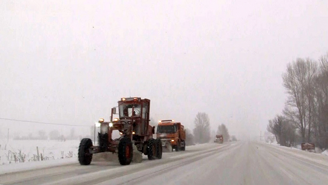 Yüksek kesimler beyaza büründü