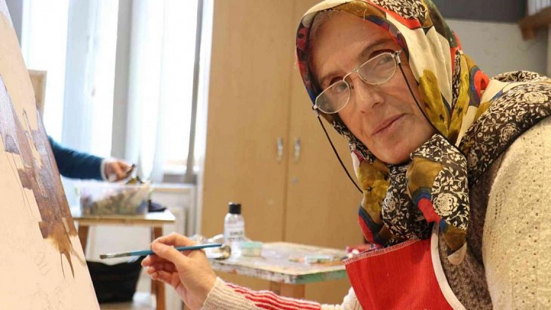 72'lik Aliye teyzenin resim aşkı