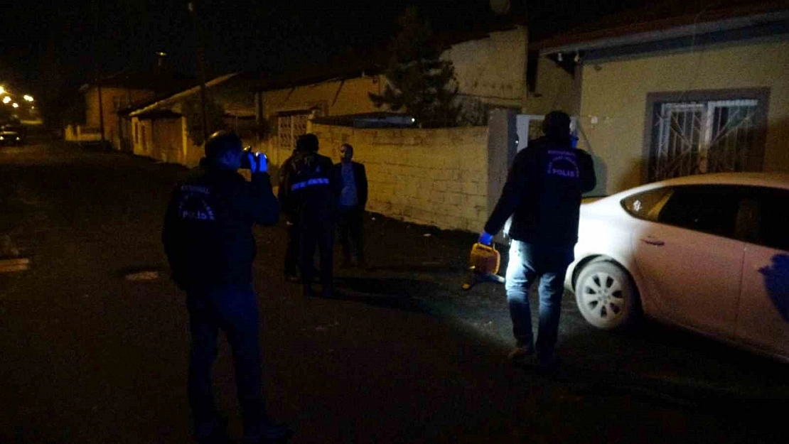 Bıçaklı Kavga: 2 Kişi Yaralandı