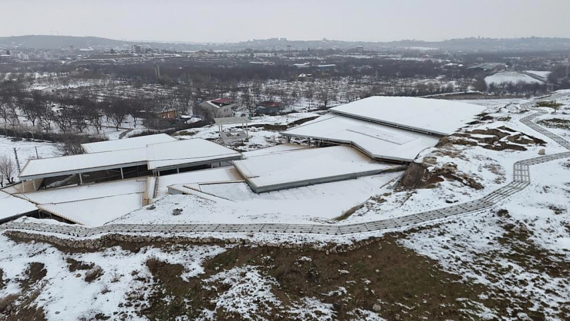 Arslantepe Höyüğü beyaza büründü