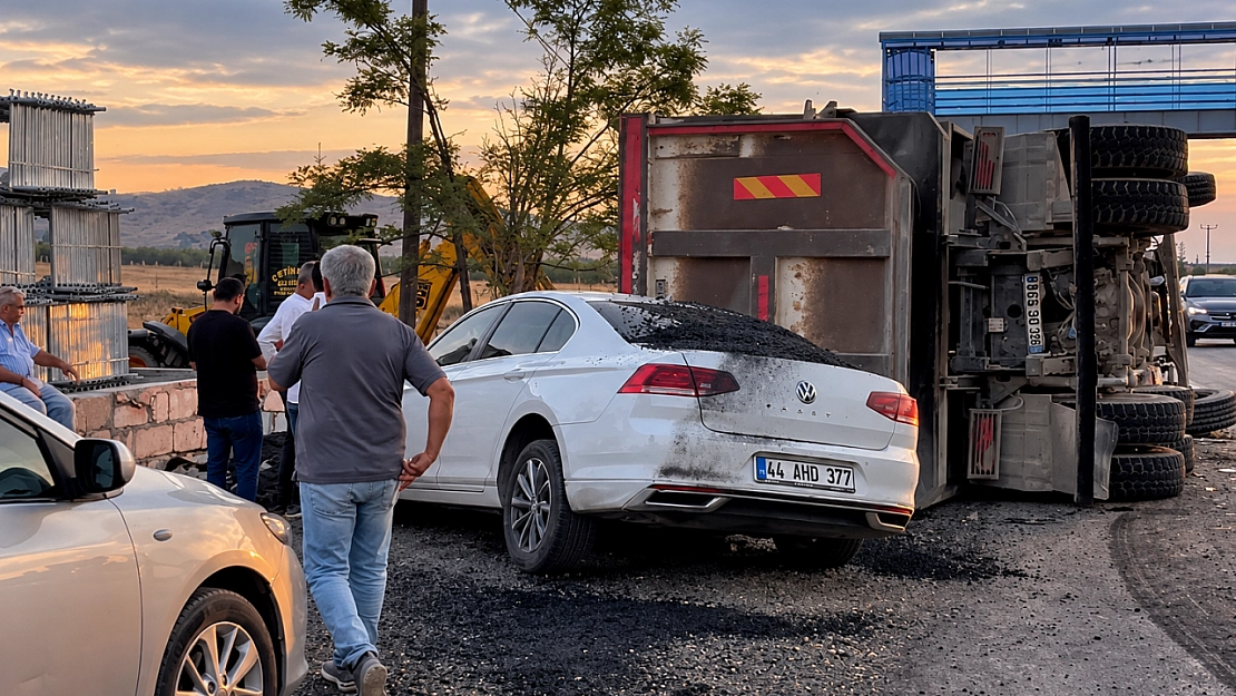 Asfalt yüklü kamyon adliye personeline çarptı! Durumu ağır!
