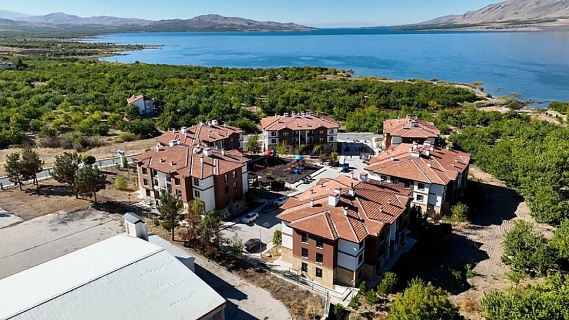 Bakan Paylaştı: 'TOKİ ile Kale'de kale gibi konutlar yaptık'