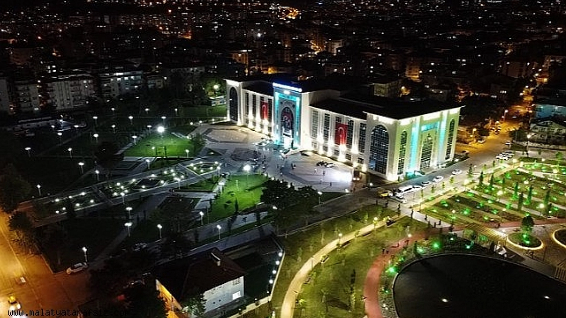 Başkan'dan anlamlı jest: Makam aracı gelin arabası oldu