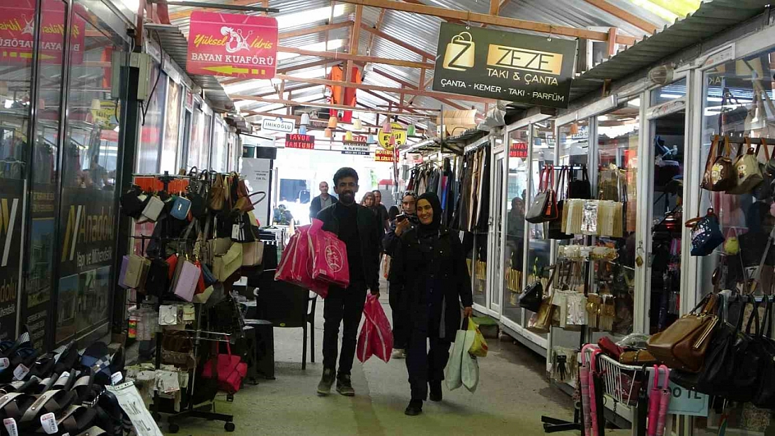 Malatya çarşılarında iğne atsan yere düşmüyor!