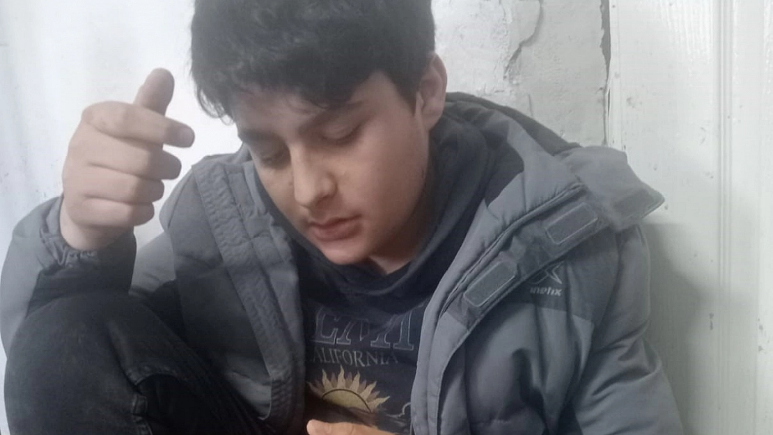 Deprem paniğiyle evin balkonundan atladı