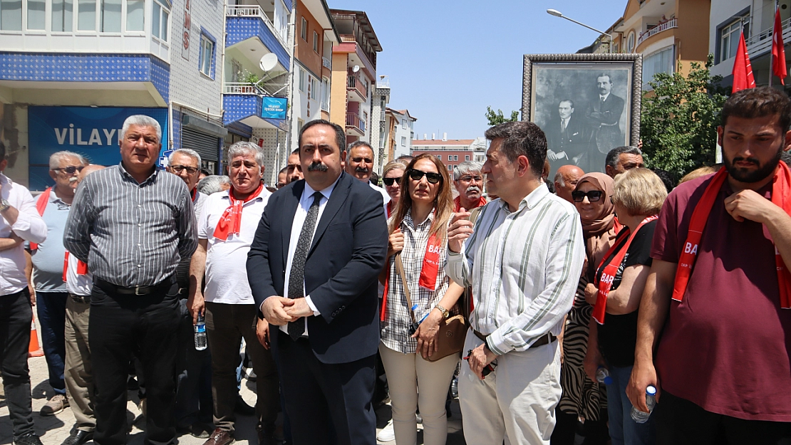'Gece yarısı hırsız gibi kapıyı çilingirle açarak binaya girdiler'