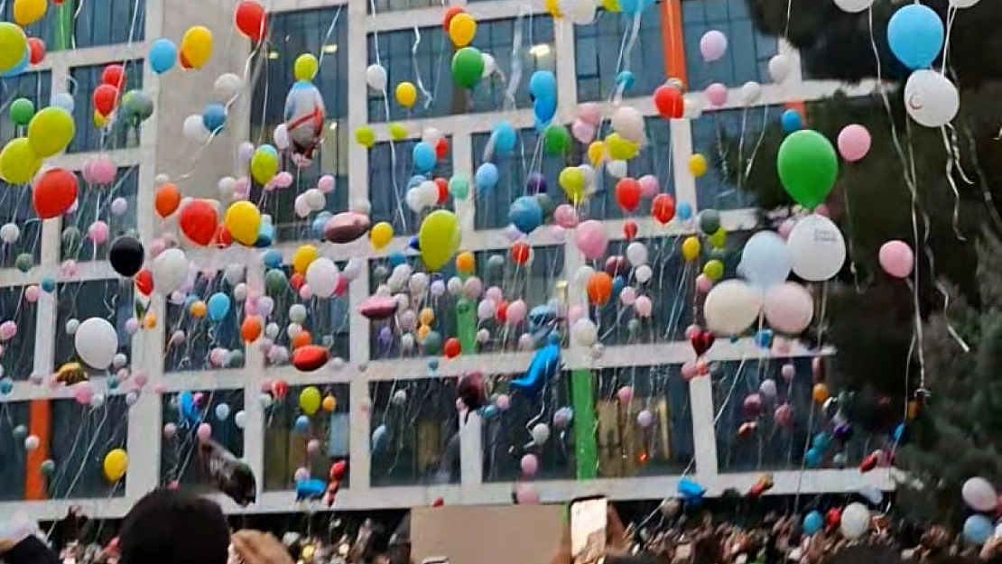 Malatya'da binlerce balon gökyüzüne bırakıldı…