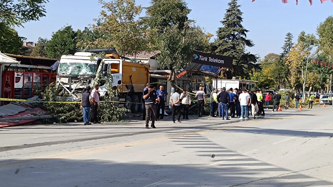 Malatya'da dehşet anlar kamerada: Kamyon ortalığı savaş alanına çevirdi