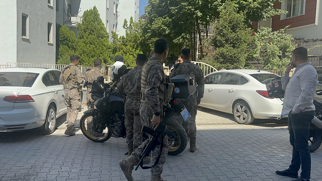 Malatya'da hareketli dakikalar… Elinde pompalı tüfekle ateş açıyordu! Yakalandı