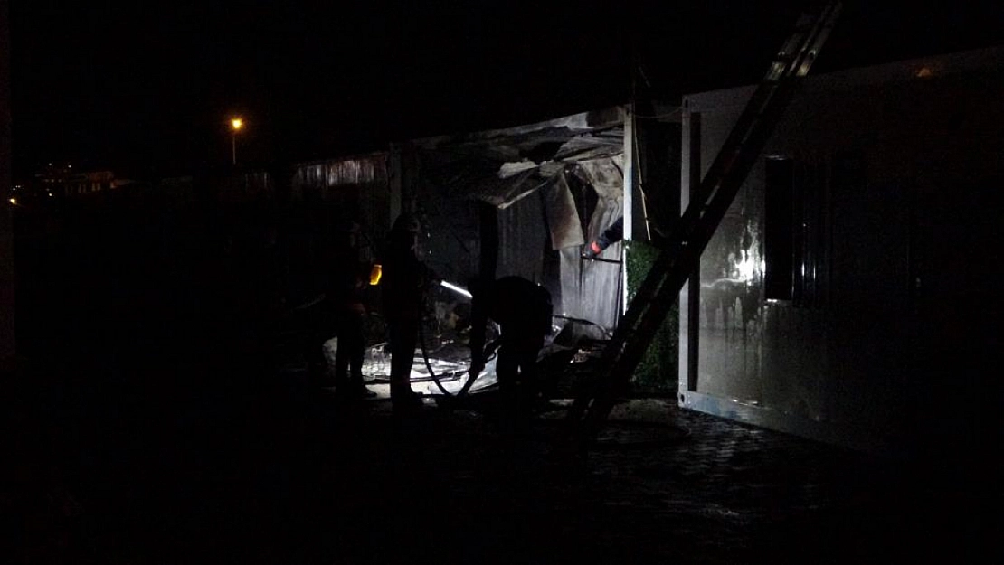 Malatya'da konteyner kentte yangın paniği: Aile son anda kurtuldu!