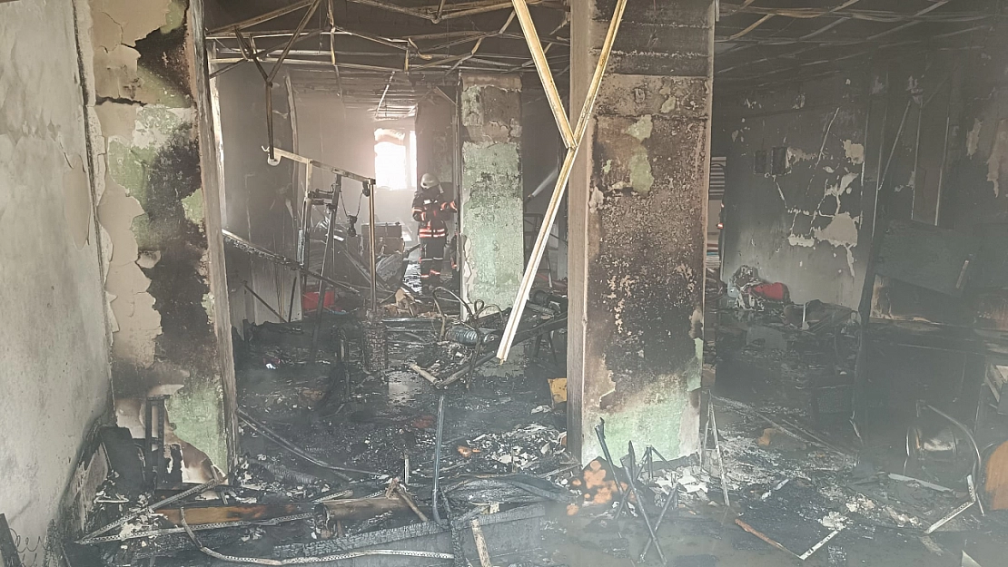 Malatya'da Korkutan Yangın| Vatandaşlar Balkonlardan Tahliye Edildi