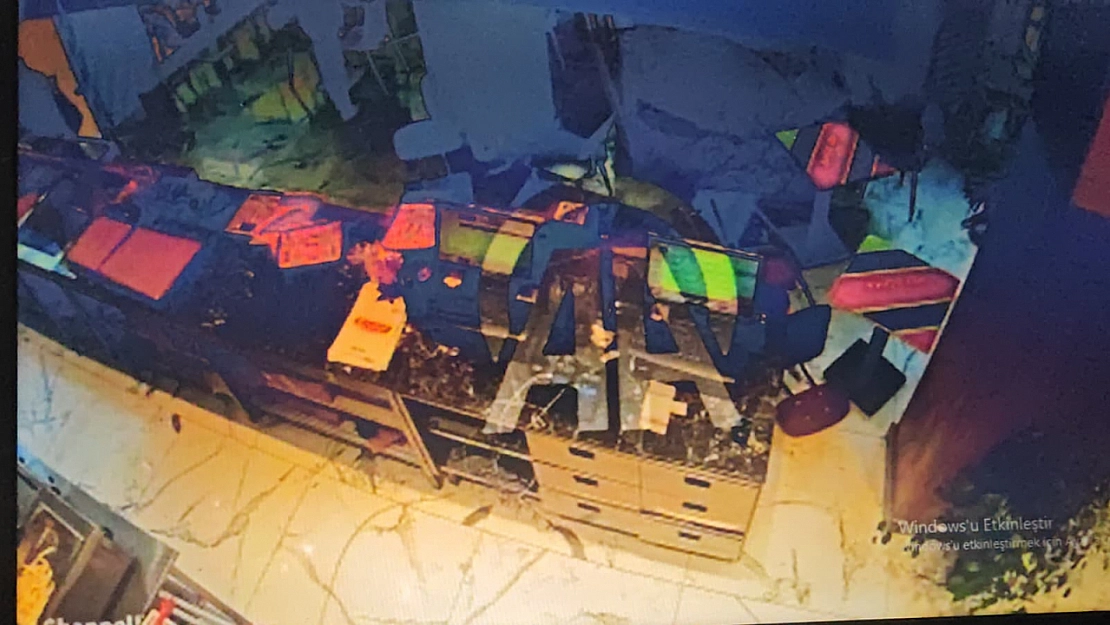 Malatya'da otomobil iş yerine girdi