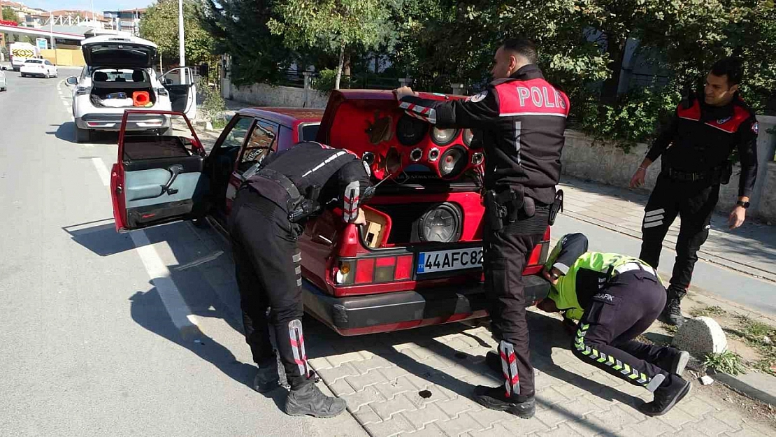 Malatya'da Nefes Kesen Takip: 19 Yaşındaki Sürücü Polis İhtarına Uymadı