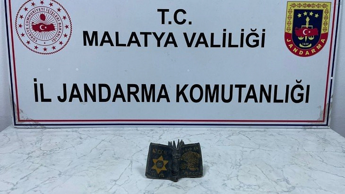 Altın yaldızlı kitap