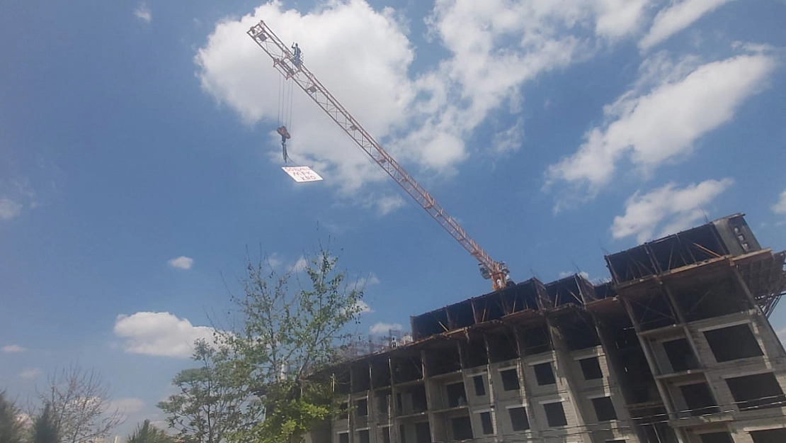 Malatya'da TOKİ  şantiyesinde vinçli eylem..! 4 Aydır paralarını alamadılar…