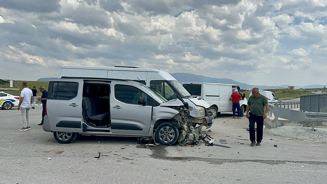 Malatya'da Trafik Kazası: 8 Kişi Yaralandı