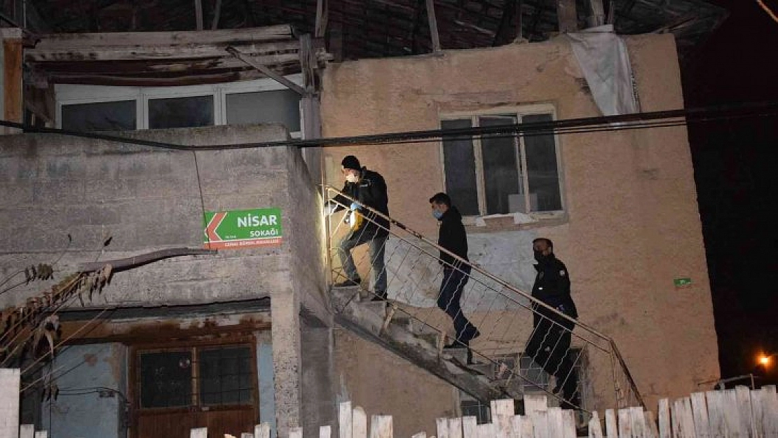 Metruk binada bıçaklı kavga