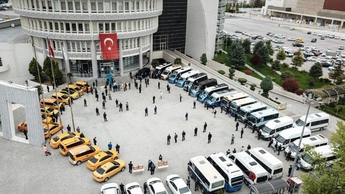 Esnafa maske dağıtıldı