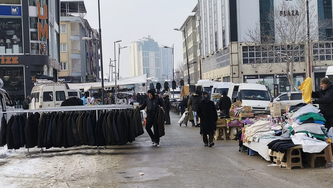 Pazar tezgahlarındaki fiyatlar dondu! 'Pazara giden eli boş dönüyor'