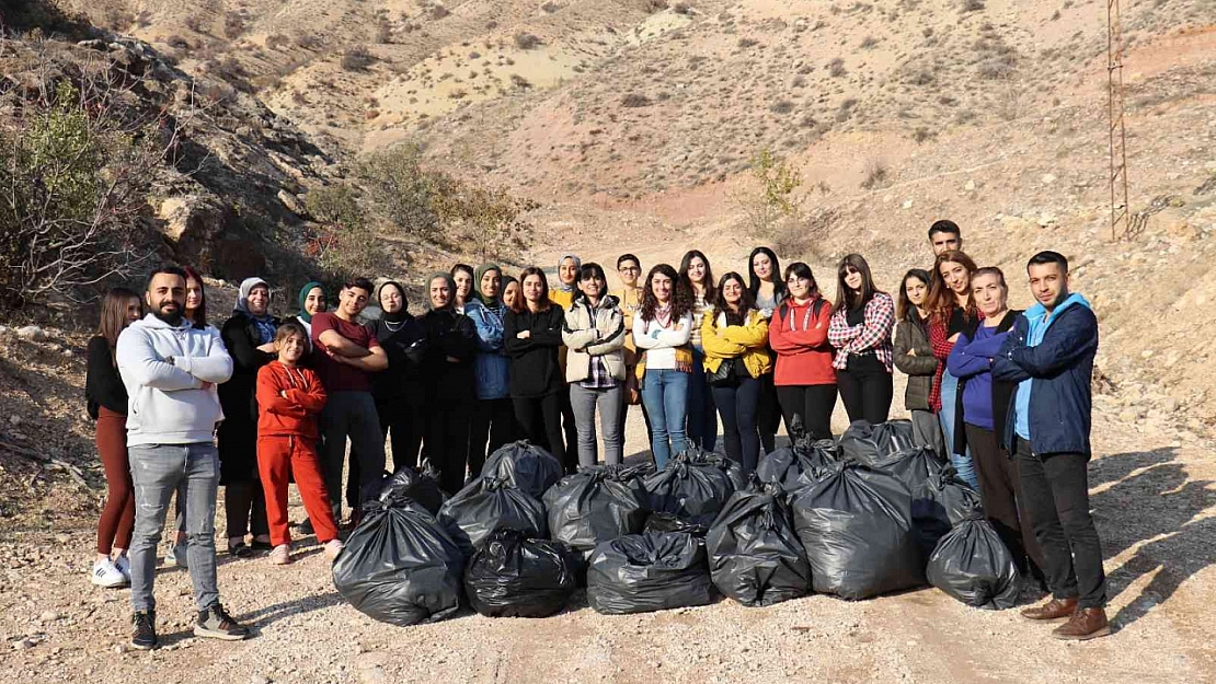 Piknikçiler kirletti doğaseverler temizledi