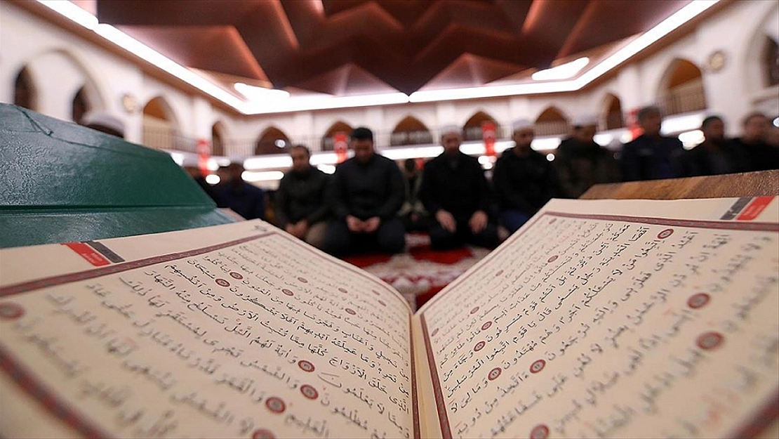 Sabah namazında tüm camilerde dua edildi