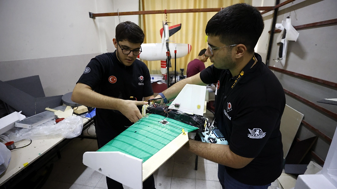 Selçuk Bayraktar'ın izinden giden Malatyalı liseliler İHA yapmayı başardı: Hedef yine şampiyonluk!