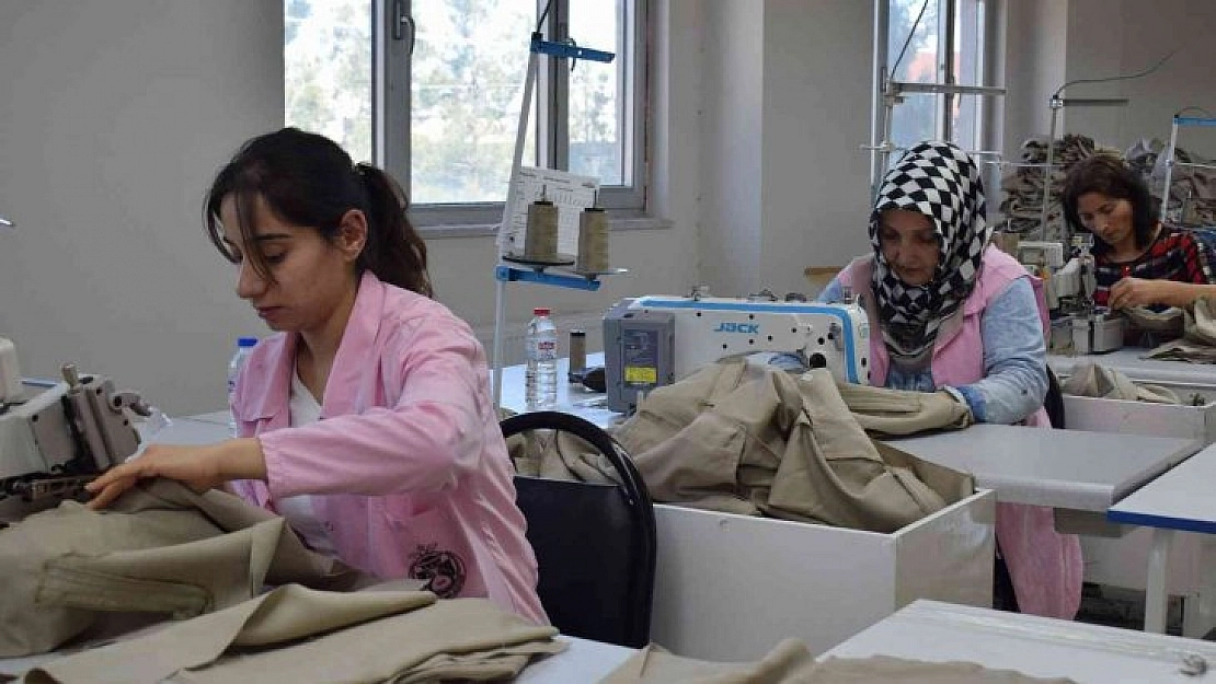 Atölye ekmek kapıları oldu