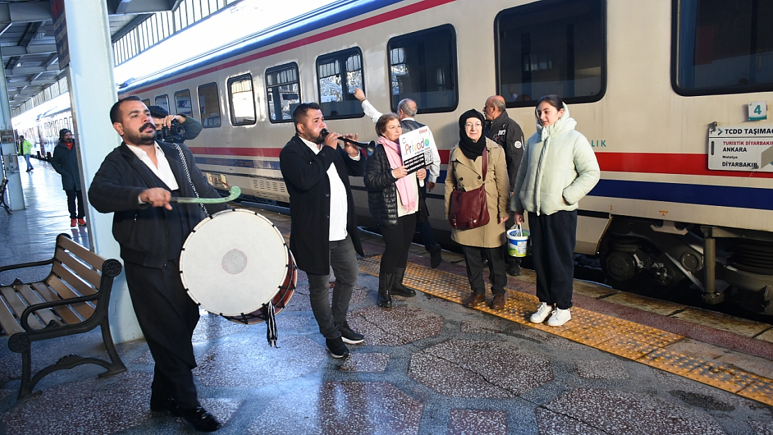 Turistik Diyarbakır Ekspresi'nin ilk durağı Malatya oldu!