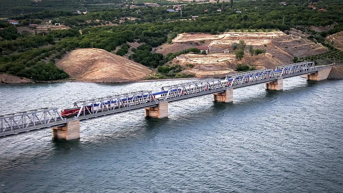 Türkiye'nin en uzunu Malatya ve Elazığ arasında: 40 yıldır bir vidası bile gevşemedi!