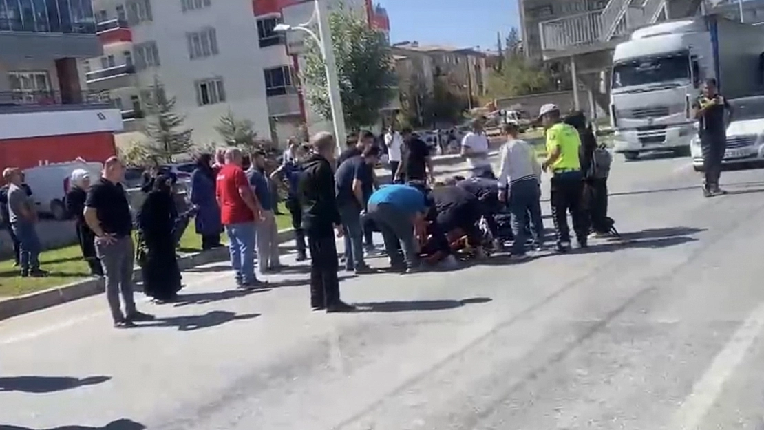 Üst geçidi kullanmamanın cezası ağır oldu: Anne ve çocuklar metrelerce sürüklendi!