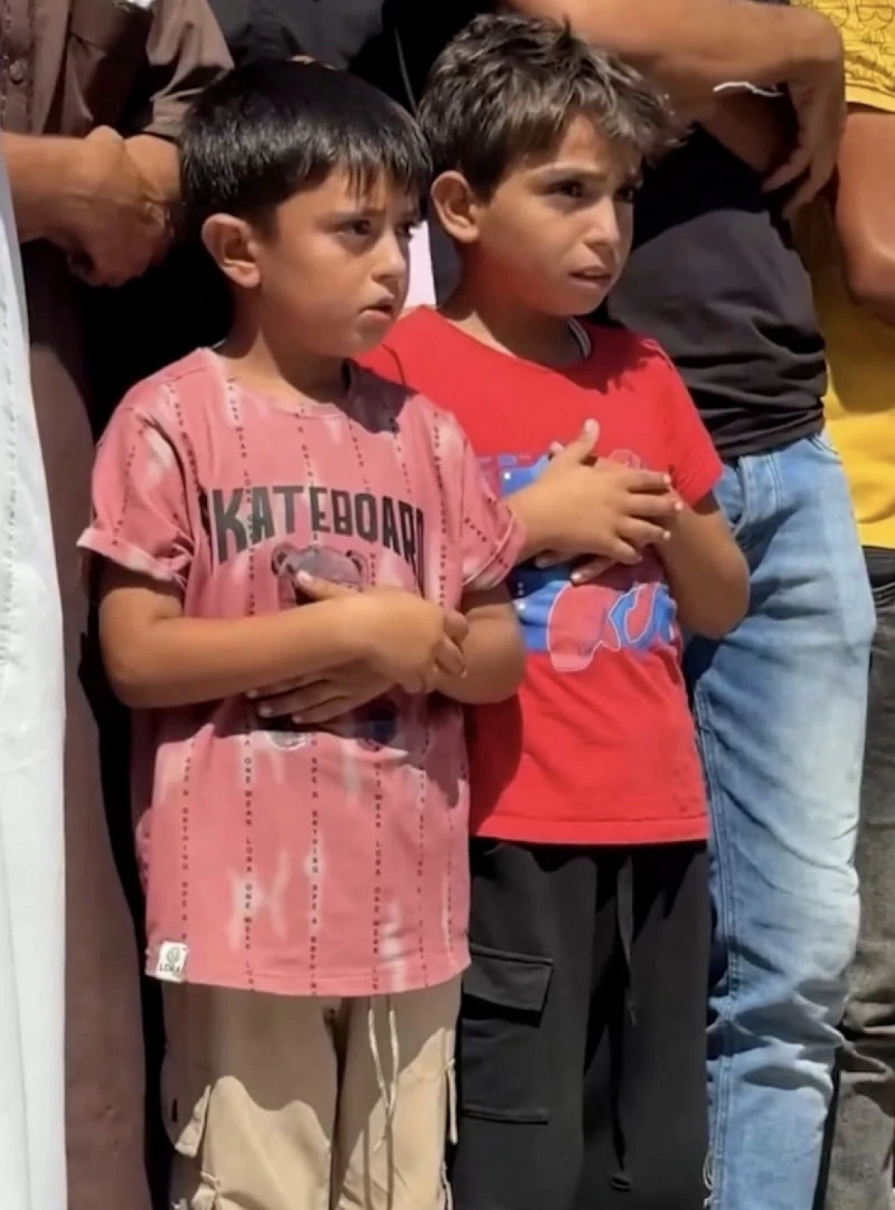 Gazze yetim kaldı: Babalarına veda eden çocuklar....