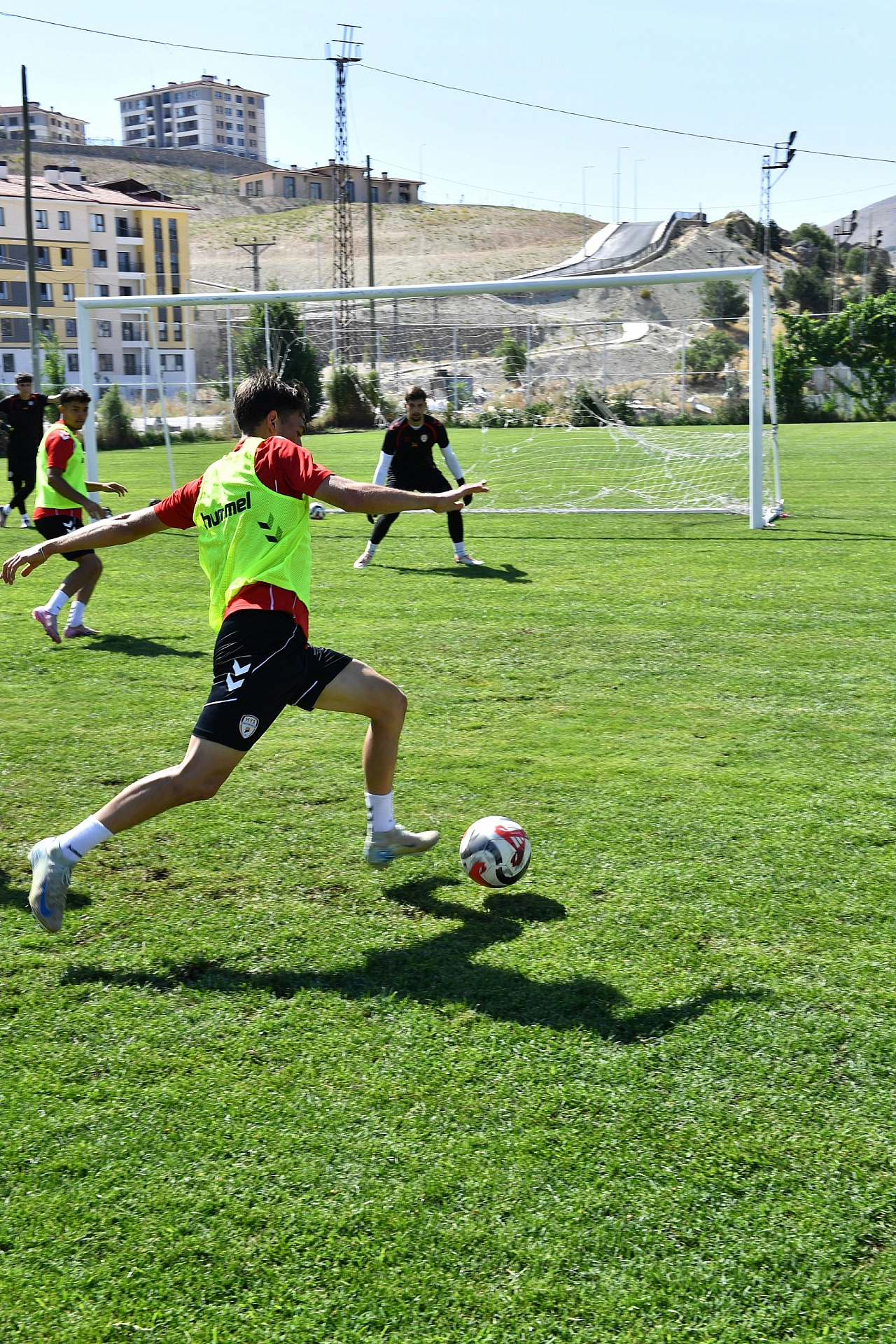 Yeşilyurtspor hazırlıklarını çift idmanla sürdürdü