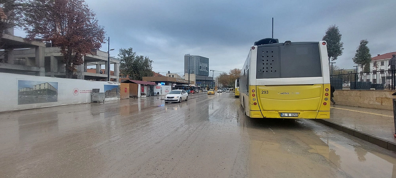 Malatyalıların çamur isyanına yanıt! 'Başınızı kaldırın, dimdik yürüyün!'