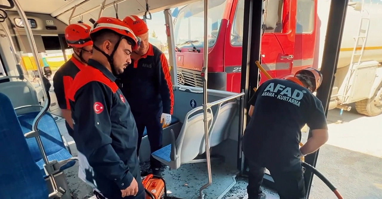 Malatya'da gerçeği aratmayan kaza tatbikatı: Otobüs ve tanker çarpıştı