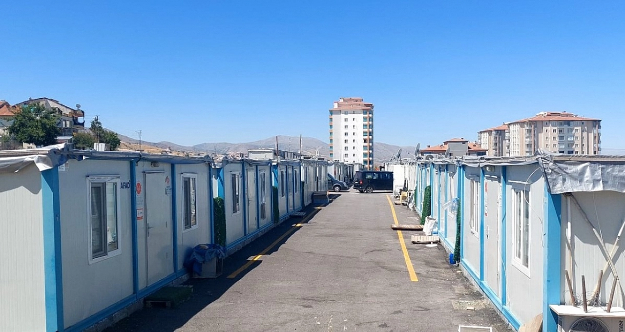 Malatya'da konteyner kentler boşalıyor! Vali Yavuz, konteynerde kalanların sayısını açıkladı!