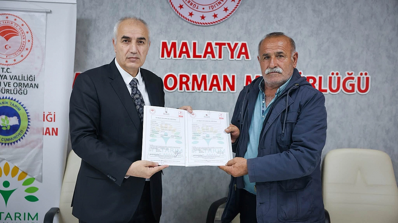 Osman Akar, üreticilere sertifikalarını verdi
