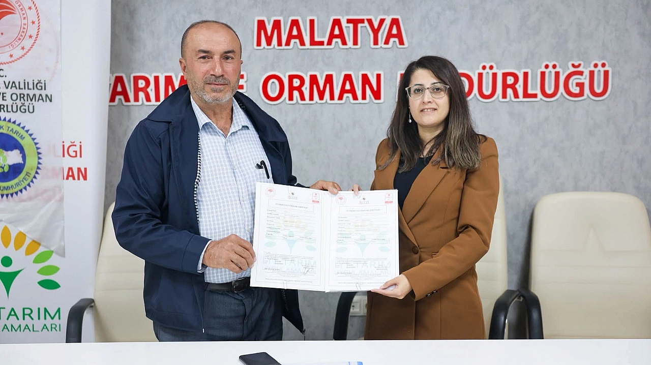 Osman Akar, üreticilere sertifikalarını verdi