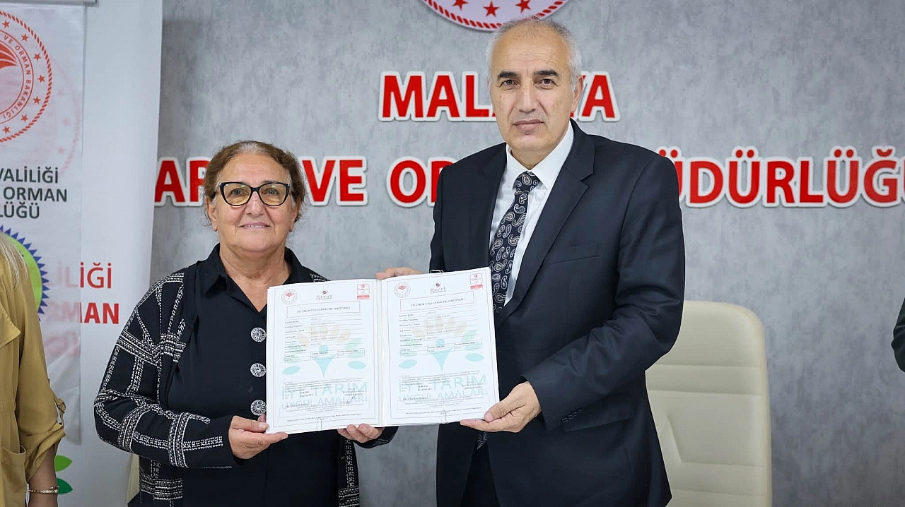 Osman Akar, üreticilere sertifikalarını verdi