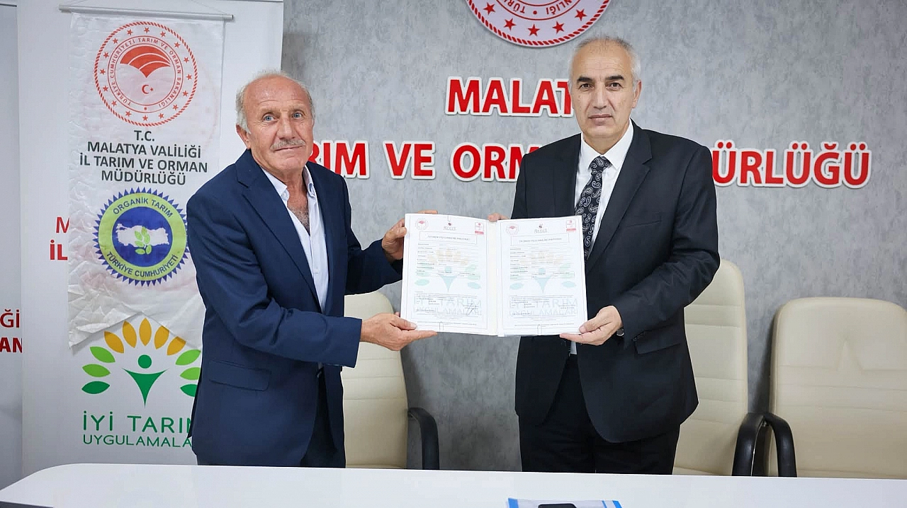 Osman Akar, üreticilere sertifikalarını verdi