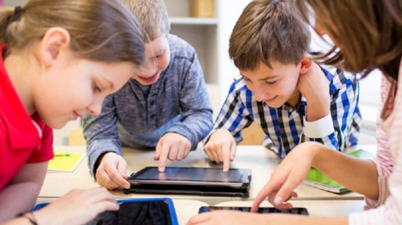 Bağımlılığa dikkat: Ekran süresi 9 saati buluyor….!