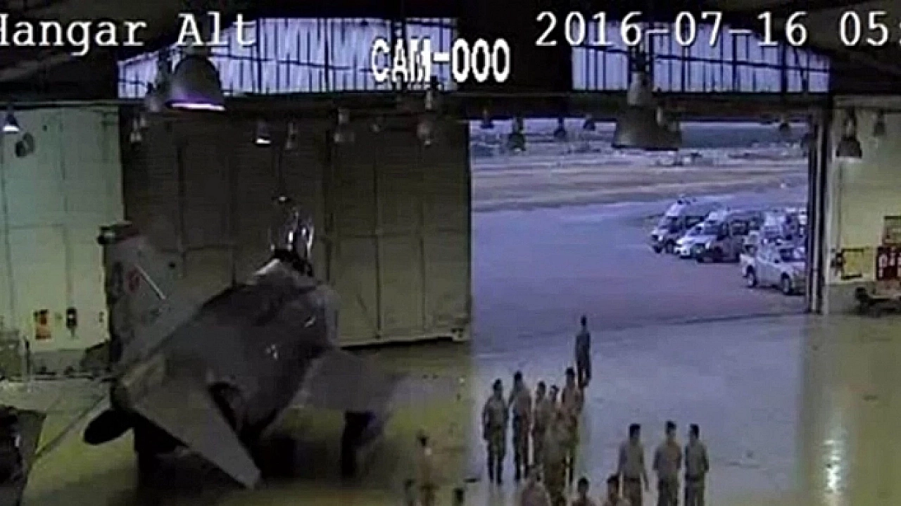 Malatya'da 15 Temmuz'da neler yaşandı? Valiye çekilen silah, kapatılan pistler...