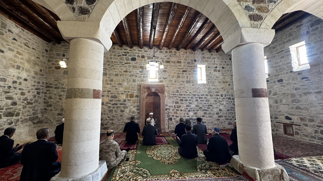 940 Yıllık Fetih Mescidi Restore Edildi: İlk Cuma Namazı Kılındı