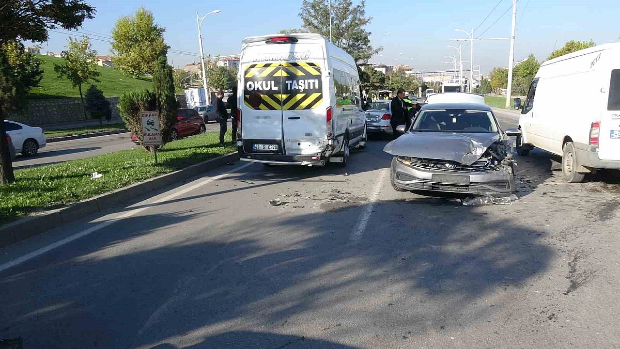 Malatya Çevre Yolu'nda 6 araç birbirine girdi: 3 yaralı