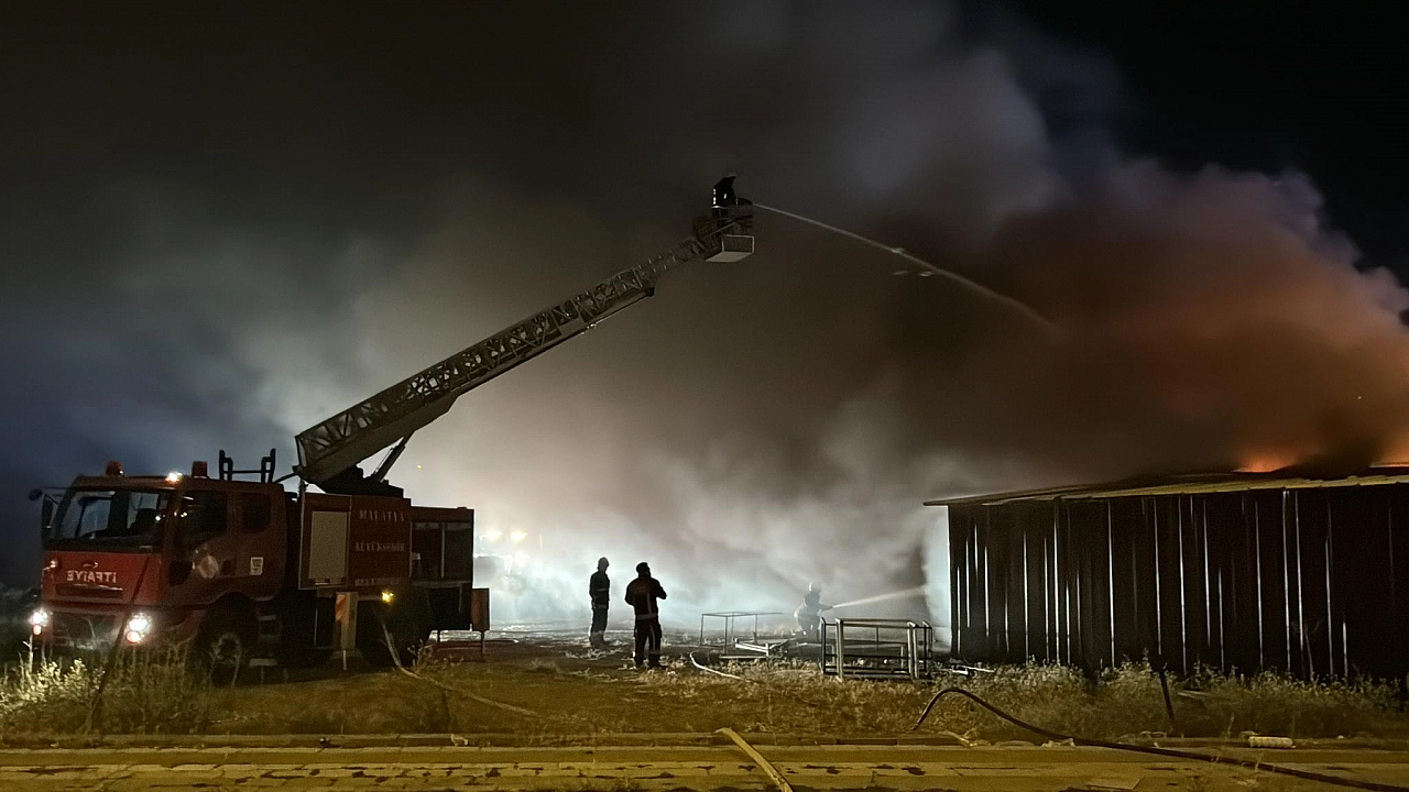 Malatya'da Konteyner Yangını Kontrol Altına alındı!